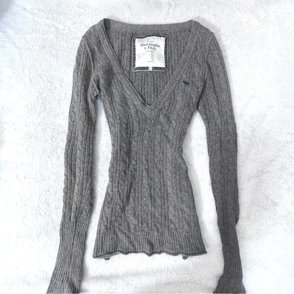 Abercrombie & Fitch Sweaters - Abercrombie & Fitch Grey Cable Knit V-Neck Sweater